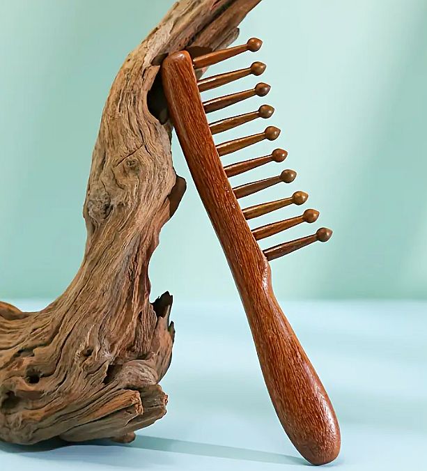 Dřevěný masážní kartáč na hlavu GVENDOLYN